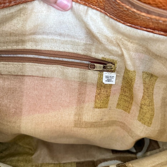 Leather floral crossbody bag - Picture 8 of 10